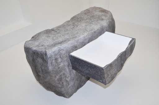 Cómoda de imitación de roca