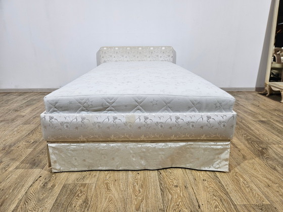 Vintage gestoffeerd eenpersoonsbed met matras en frame, jaren 60 – Eenpersoonsbedden, Wood, Chrome (photo 12 of 12)
