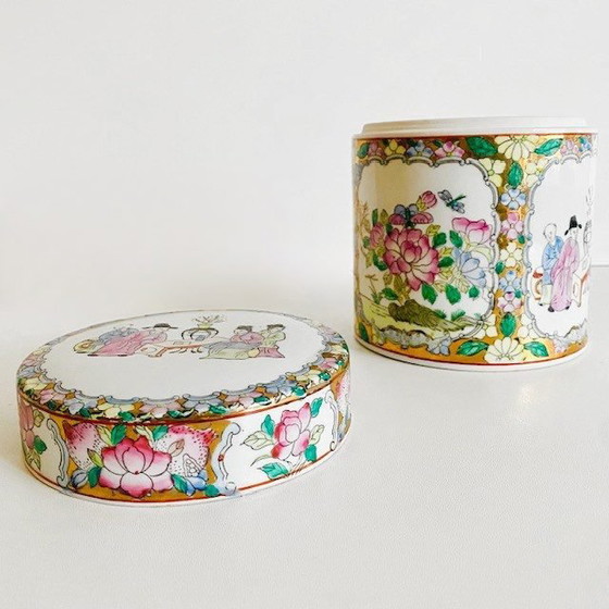 Image 1 of Vintage Chinese handgeschilderde theebus porselein pastel 1960's