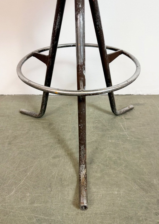 Image 1 of Grijze industriële werkplaatskruk, jaren 60