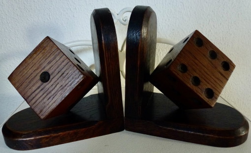 Vintage Buchstützen (2) - Holz, mit einem Würfel