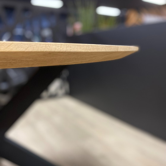 Image 1 of Table de salle à manger Nouvion Yvo Ø130 avec 3 chaises de salle à manger Koinor Essay (ensemble de 3)