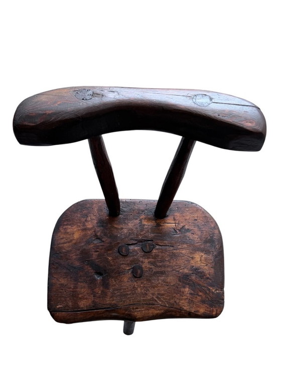 Tabouret en bois à trois pieds avec dossier – Wood (photo 3 of 5)
