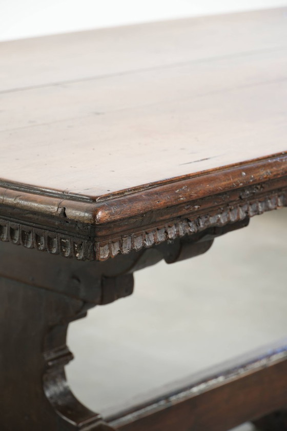 Image 1 of Authentic 16th-century Italian dining table made of walnut.