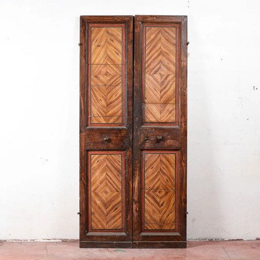 Dubbele Deur Faux Hout met Sluiting en Frontaal Lakdecor