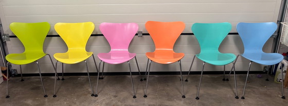 Image 1 of 6xFritz Hansen Series 7 butterfly chairs with Superellips Dining Table B613