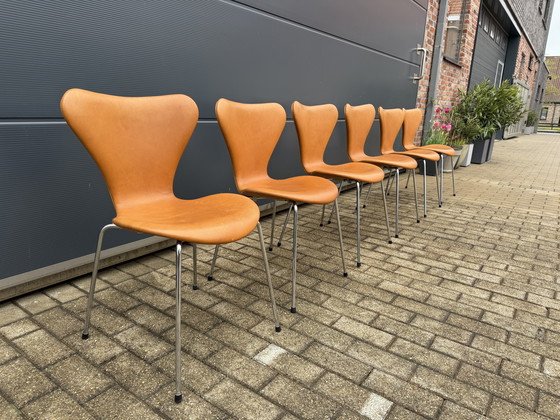 Image 1 of 6x Fritz Hansen series 7 Vlinderstoelen Cognac Camel leder