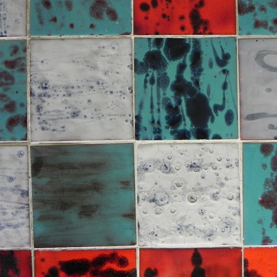 Image 1 of Tavolo da pranzo vintage in bambù con piastrelle rosse, bianche e blu, anni '50