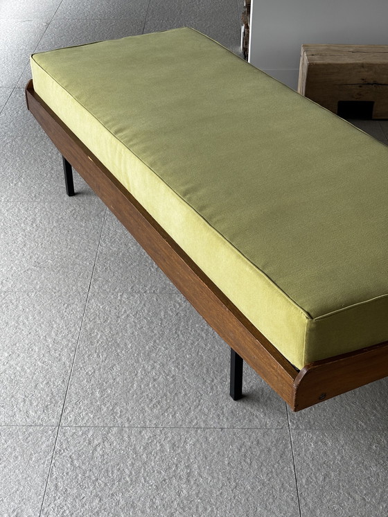 Image 1 of Divano letto vintage in legno – nuovo cuscino imbottito verde – design moderno anni '60