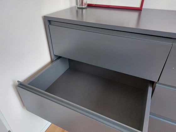 Image 1 of Cómoda gris