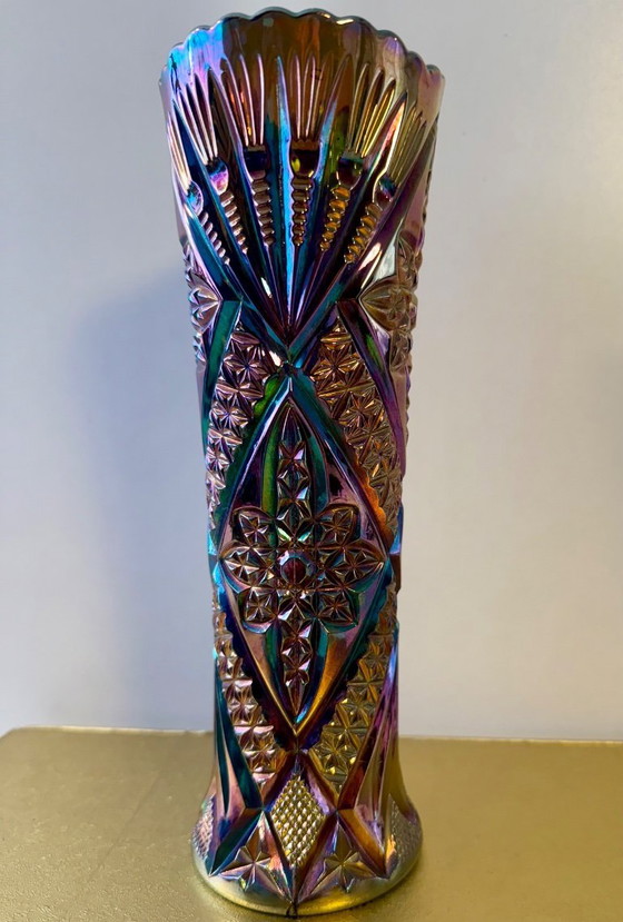 Image 1 of Vase ancien Brockwitz « Étoile incurvée » en verre irisé bleu cobalt • 24,5 cm • Bon état vintage