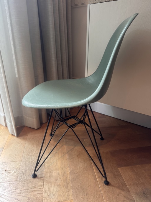 2 Vitra eames dsr fiberglass seafoam green