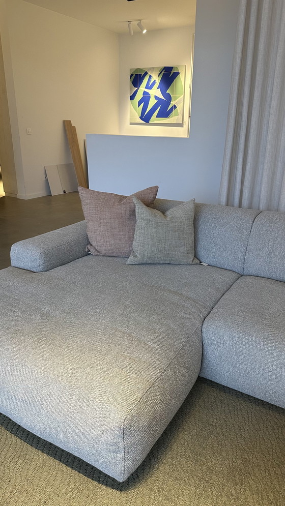 Image 1 of Seduta sulla nuvola