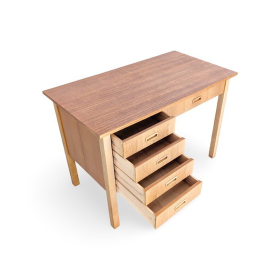 Image 1 of Origineel bureau uit het midden van de vorige eeuw, gemaakt van teakhout en eikenhout, vintage Deens design.
