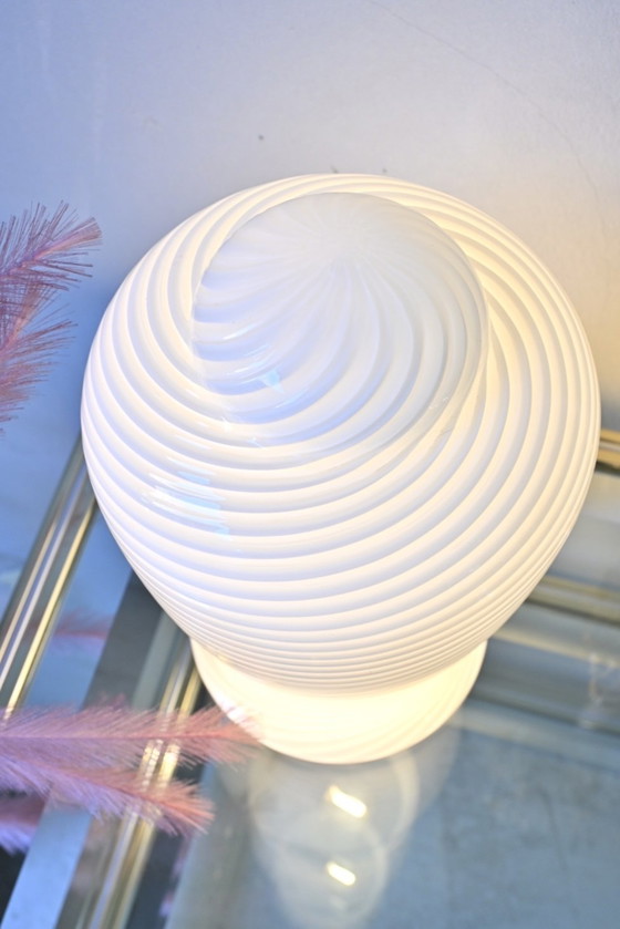 Image 1 of Murano Swirl Tafellamp – Ambachtelijke ElegantiegIn Glas