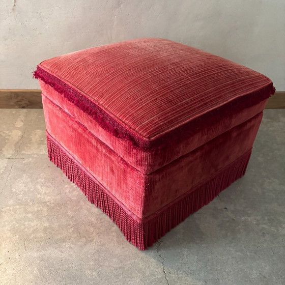 Image 1 of Pouf vintage in tessuto rosso