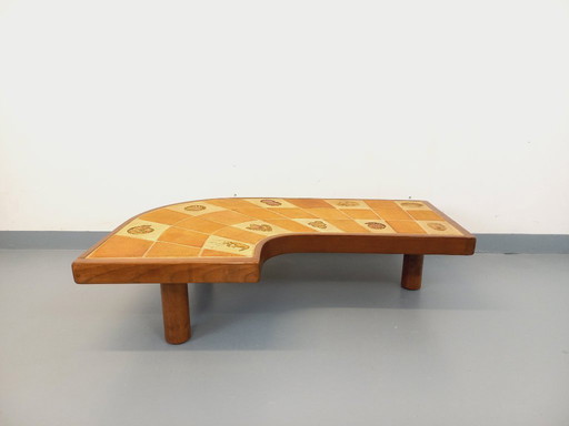 Barrois comma-shaped coffee table with vintage shell motifs in wood and Vallauris ceramic from the 1960s and 70s