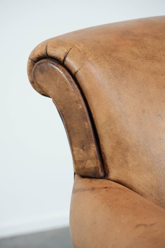 Image 1 of Subtiele vintage schapenleren fauteuil/ armchair met een mooie lichte kleur en sierlijke pootjes