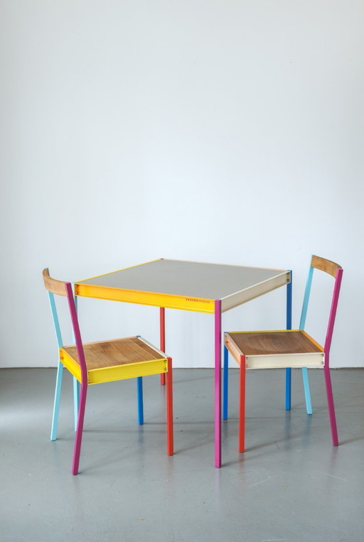 Ensemble de meubles modernes - table et chaises, design simple et chic par Klaus Ebbers