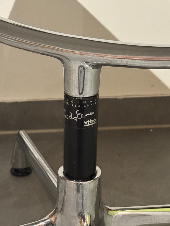 Eames Aluminium Stoel EA107 Vitra Herman Miller – Vergaderstoel, Leather (photo 4 of 6)