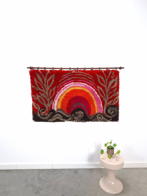 Tapiz de pared de pelo alto color rojo rosado atardecer de los años 70.