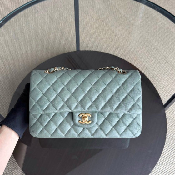 Image 1 of Chanel Classic Flap Medium - Caviar 25CM Gewatteerd generfd kalfsleer Lichtblauwgroen Goudkleurige hardware Serie 25