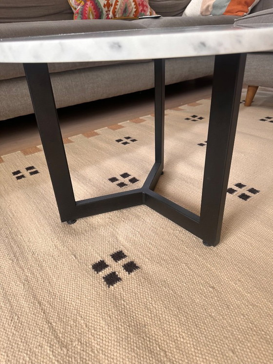 Image 1 of Couchtisch aus Marmor mit schwarzem Stahlgestell, 60 cm