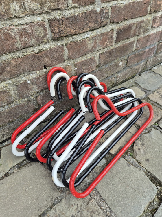 Image 1 of Perchero posmoderno con perchas