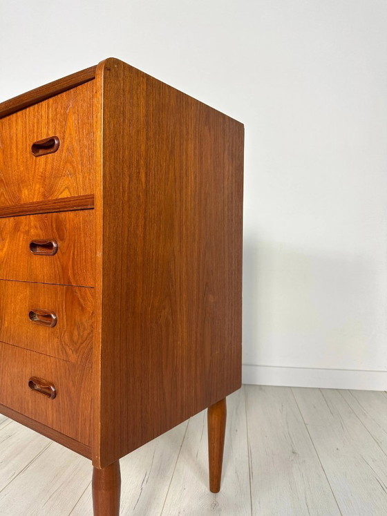 Image 1 of Cassettiera vintage danese in teak con specchio da trucco, comò in stile Mid-Century Modern, anni '60