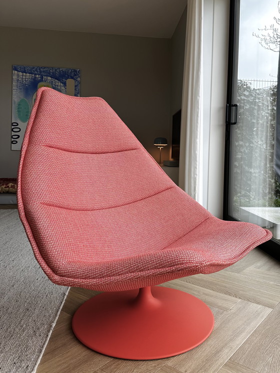 Image 1 of Fauteuil pivotant Artifort F585 - neuf (2 mois) - couleur corail