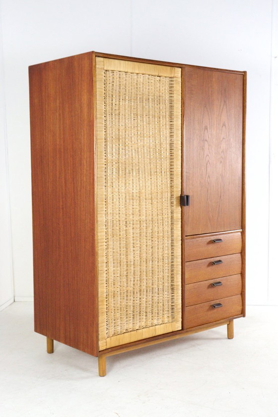 Image 1 of Armadio vintage per ragazze di Sebastian Muggenthaler