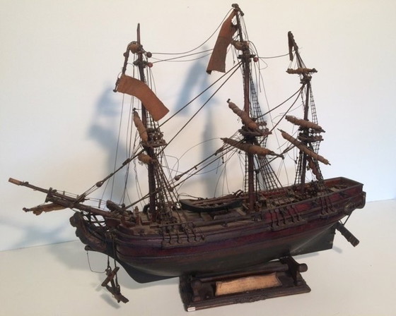 Image 1 of Maquette de bateau anglaise ancienne : « H.M.S. Mermaid », XIXe siècle