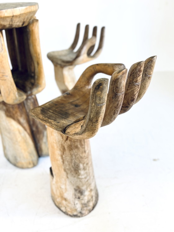 Image 1 of Vintage Handgesneden Handvormige Barkrukken + Tafel ‘70