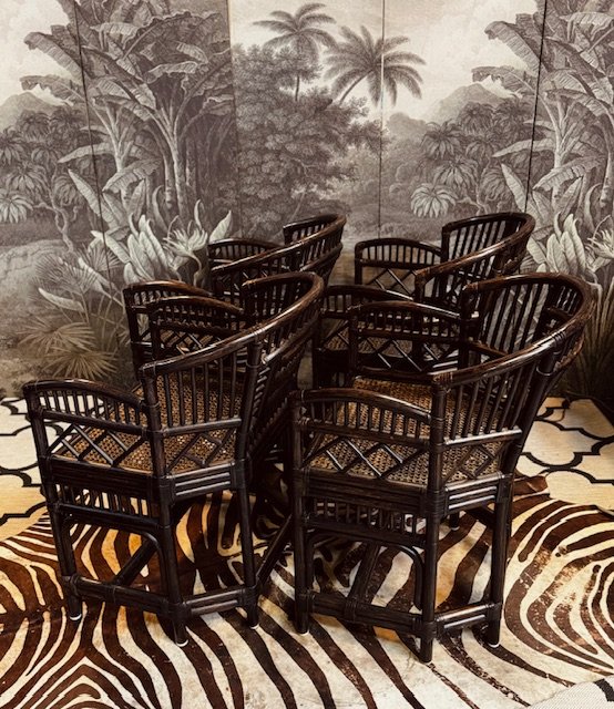 Image 1 of BRIGHTON EETHOEK …. 4 EETKAMERSTOELEN MODEL PAVILION EN TAFELPOOT MET ROOKGLAZEN BLAD CRESPI STYLE
