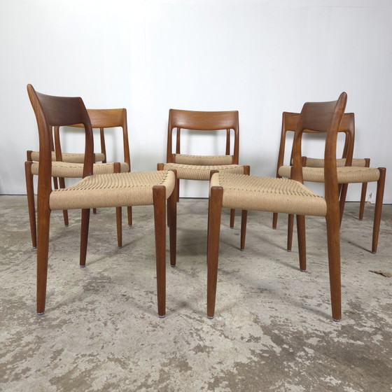 Image 1 of Volledig gerestaureerd 8x Niels Møller model 77 eetkamerstoel teak nieuw papercord
