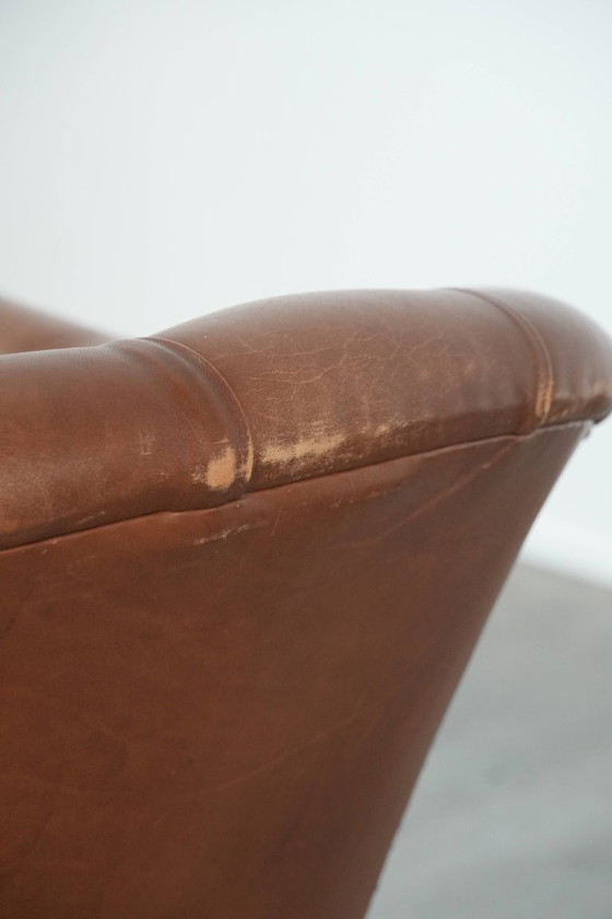 Image 1 of Poltrona Chesterfield in pelle in stile inglese con borchie decorative