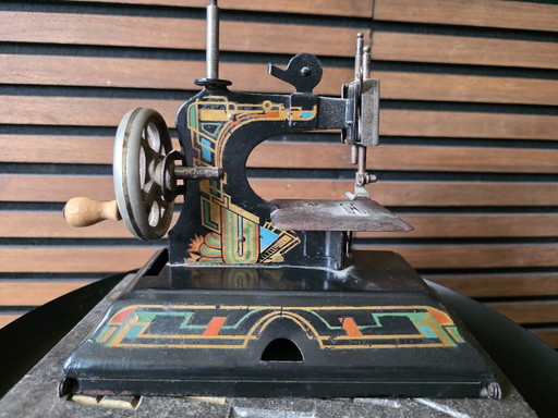 Vintage Spielzeug-Nähmaschinenkoffer