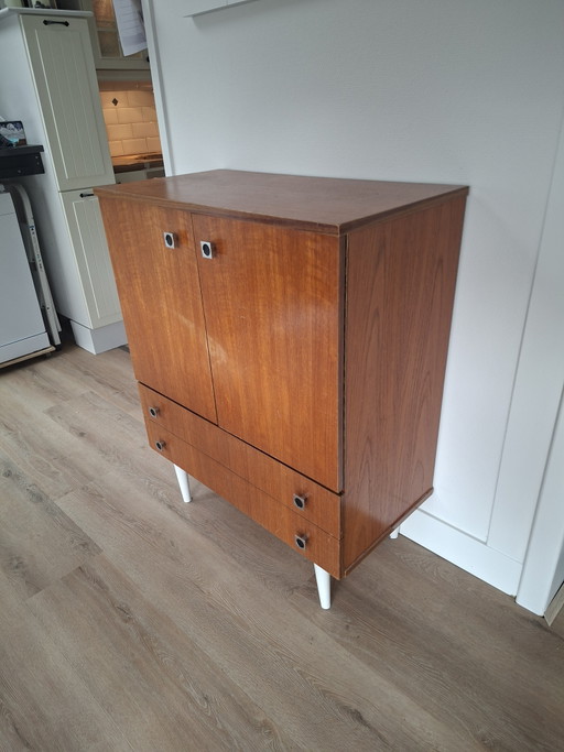 Mobiletto alto in teak vintage degli anni '60