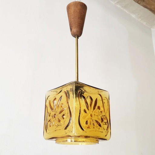 Vintage Scandinavische hanglamp uit de jaren 60 van glas, messing en teak.