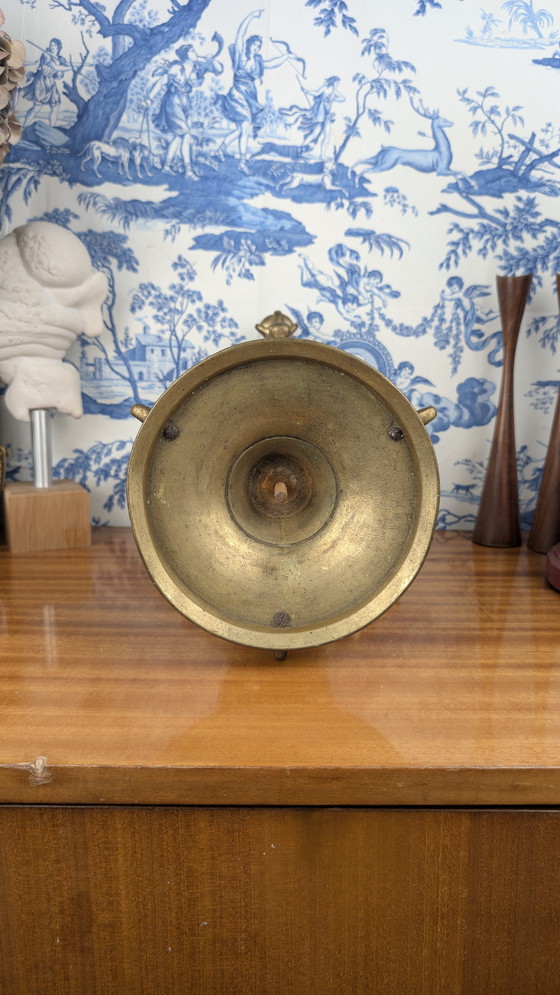 Image 1 of 19e eeuw Verguld bronzen kaarsenhouder met waterspuwers Neo Middeleeuwse stijl