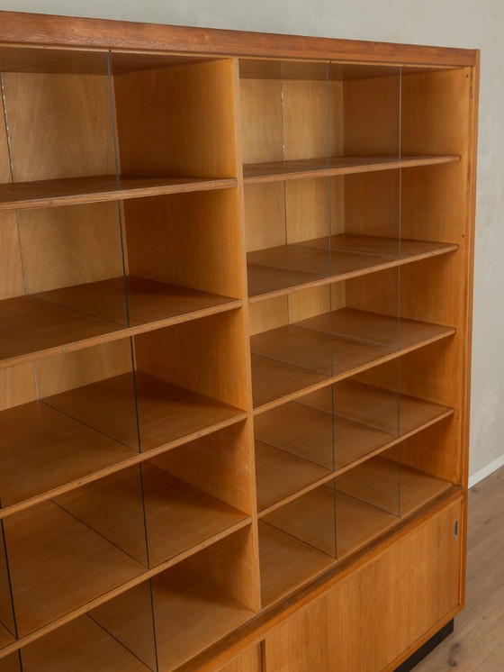 Image 1 of Vintage verkoopkast uit de jaren 50