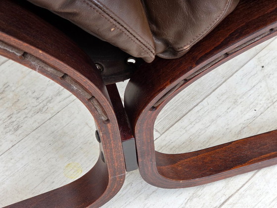 Image 1 of 1970, Noors ontwerp van Ingmar Relling voor Westnofa, model "Siesta" met armleuningen.