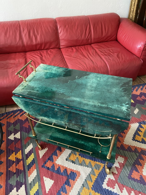 Carrito de bar verde „Aldo Tura“, Piel de cabra lacada verde, Italia, años 60, Accesorios de latón (photo 2 of 11)
