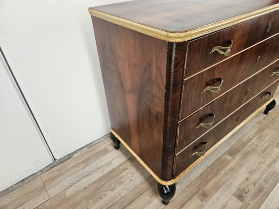 Image 1 of Commode des années 1950 en acajou et érable avec pieds laqués