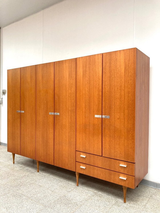 Image 1 of Armadio vintage in teak di metà secolo, anni '60