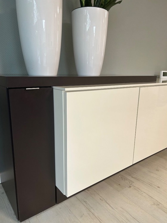 Schlankes Modernes Sideboard Grifflos – Wood (photo 3 of 5)