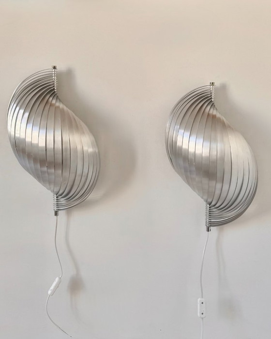 Paar XL vintage metalen wandlampen ontworpen door Henri Mathieu, Frankrijk 1970 – Aluminium (photo 3 of 8)