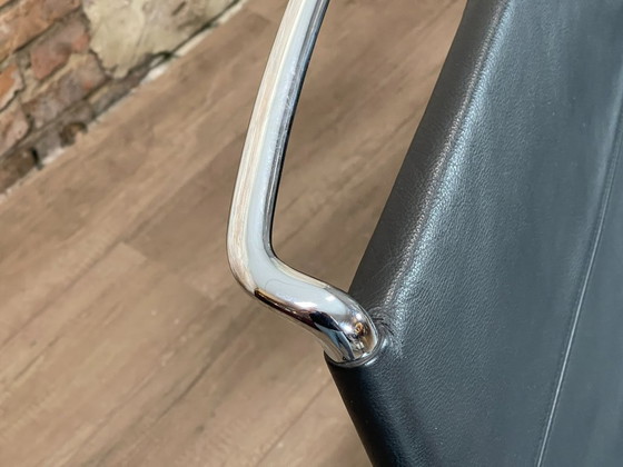 Image 1 of Vitra Area 3 posti