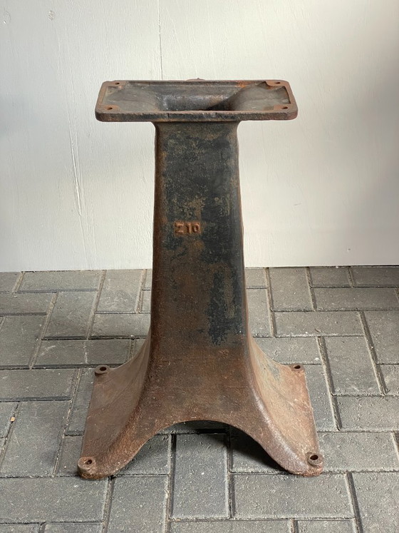 Image 1 of Base per colonna antica in ghisa "z10" - Restaurata in stile industriale
