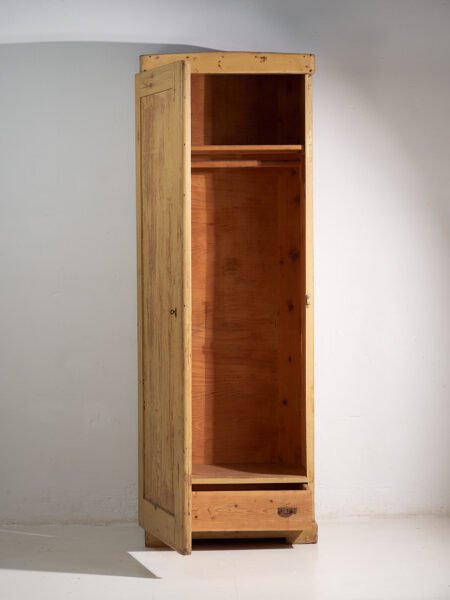 Armadio alto antico con patina ocra (c.1920) #18 – Rustic (photo 32 of 40)